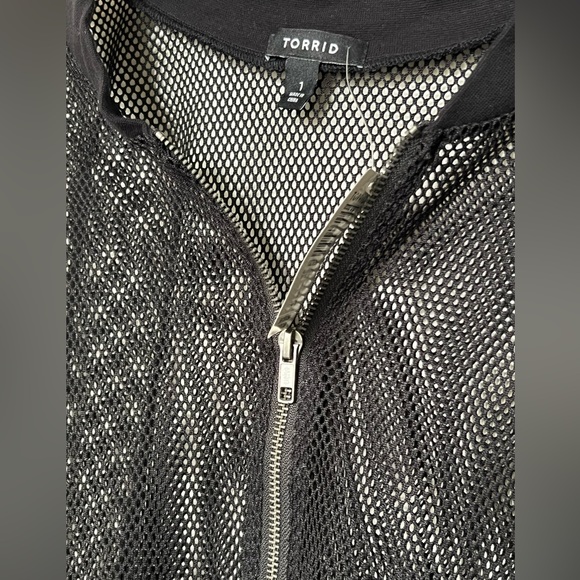 Plus size black mesh zip up - Picture 2 of 4